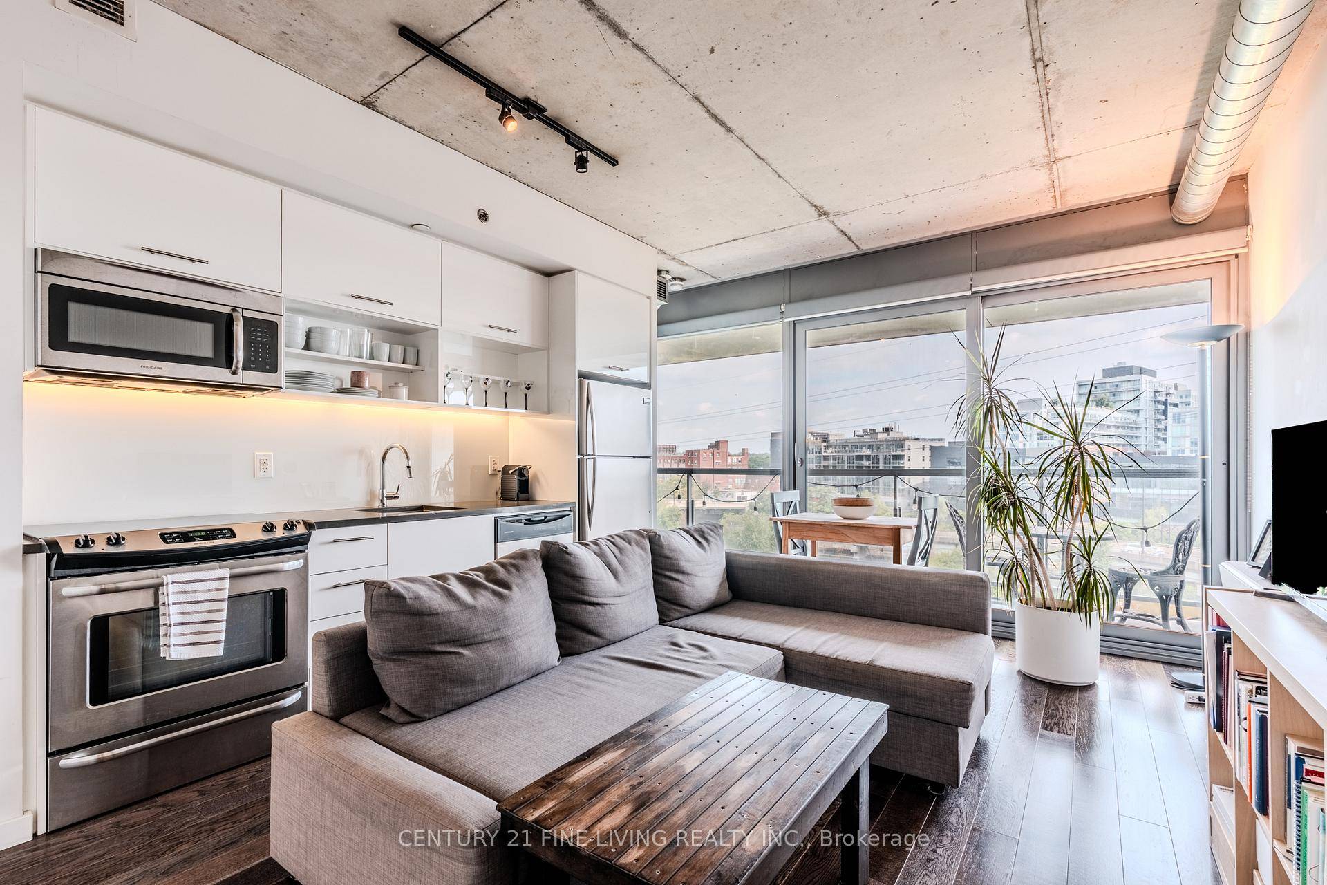 This beautiful true one bedroom soft loft in the LEED Gold River City Development features a bright, open concept layout that feels even larger than it looks with 9 ft ...