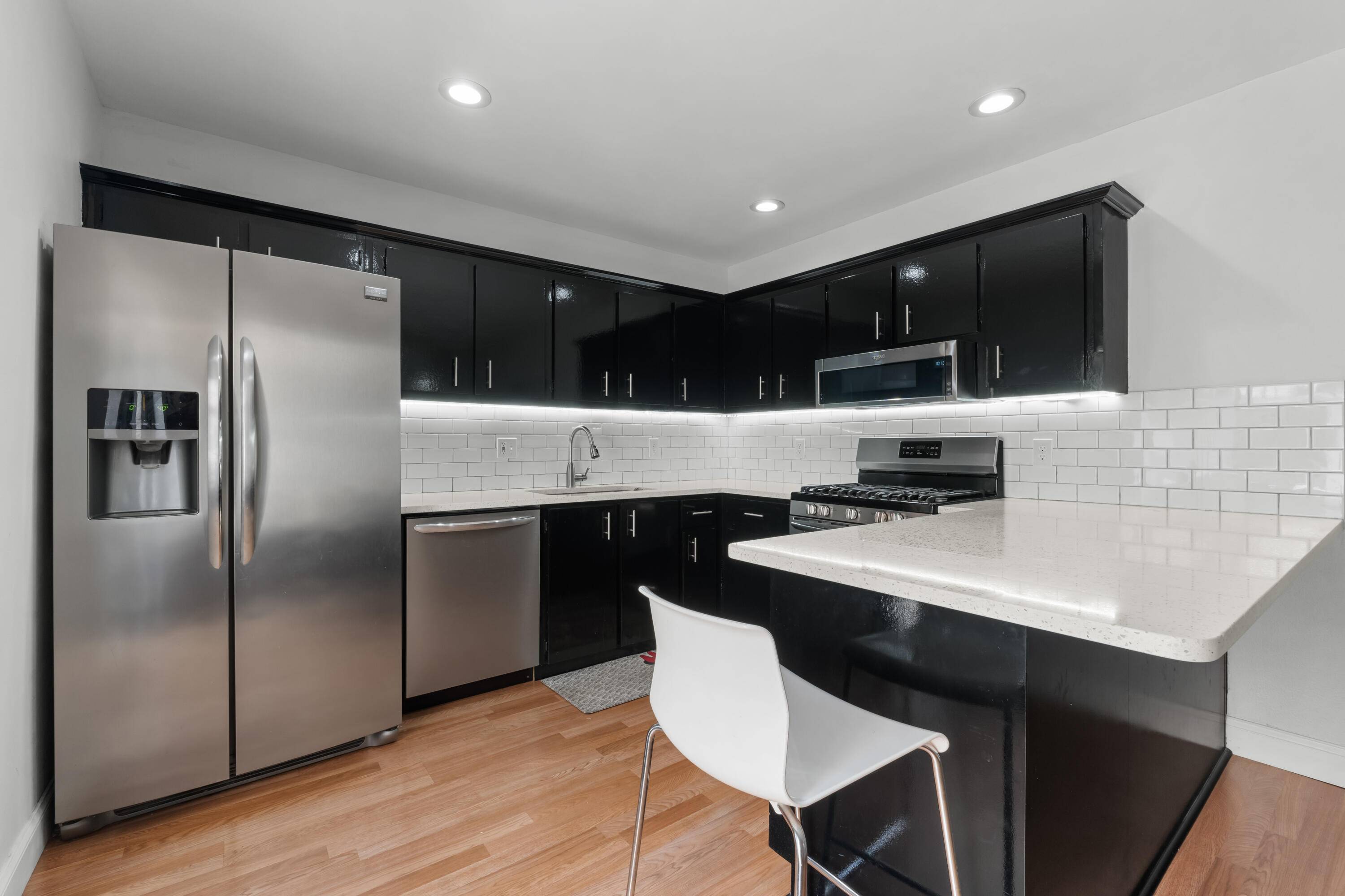 Smart Stylish Corner Townhouse in Sought After Seven Springs !