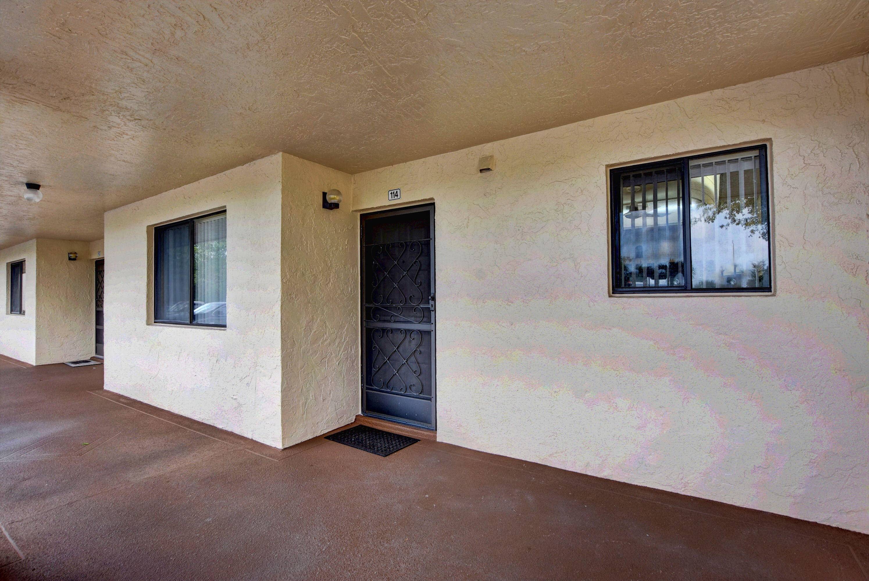 SPOTLESS GROUND FLOOR CONDO !