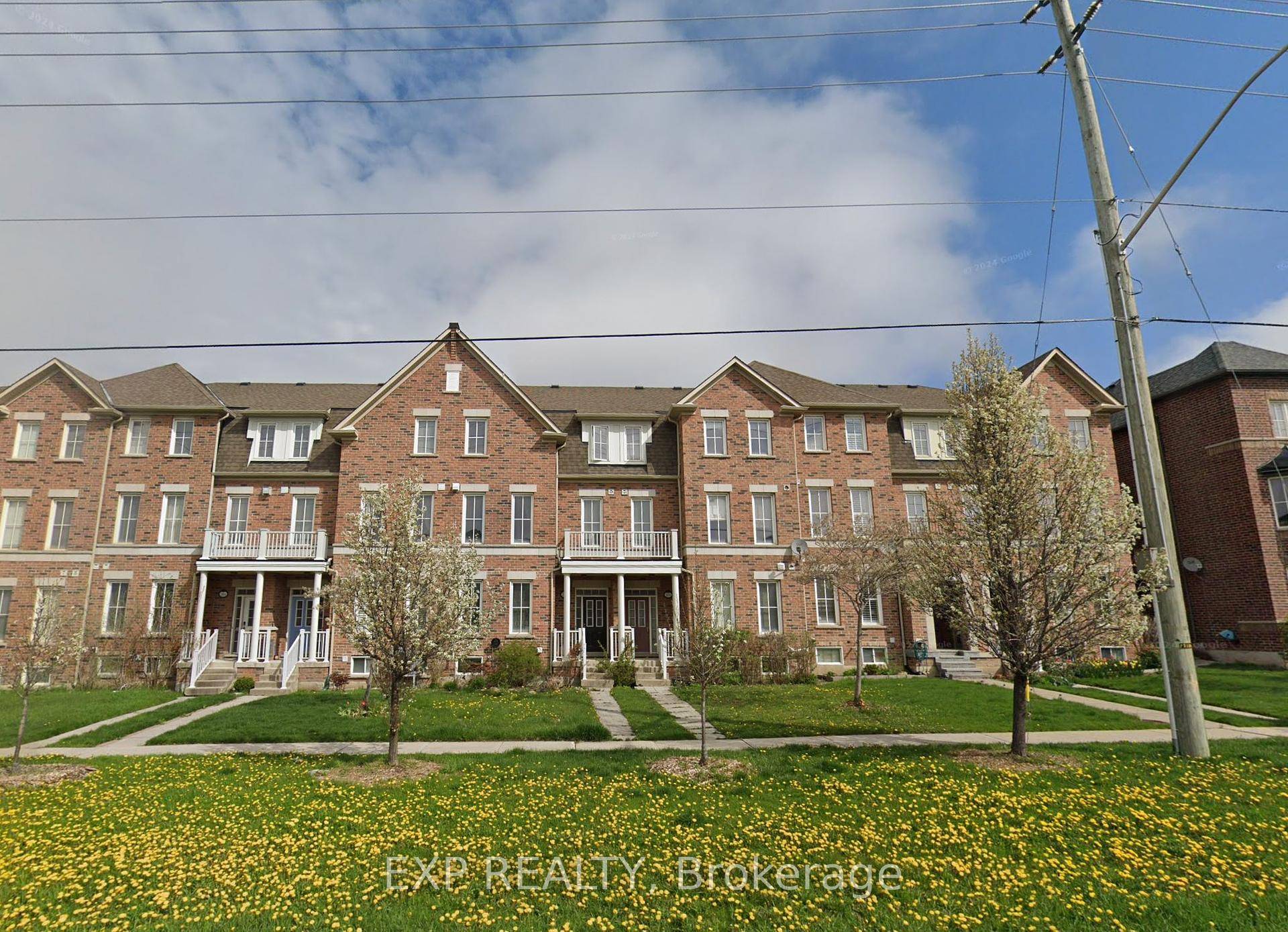 Beautiful Monarch Luxury Freehold Townhome in a highly sought after Markham area !