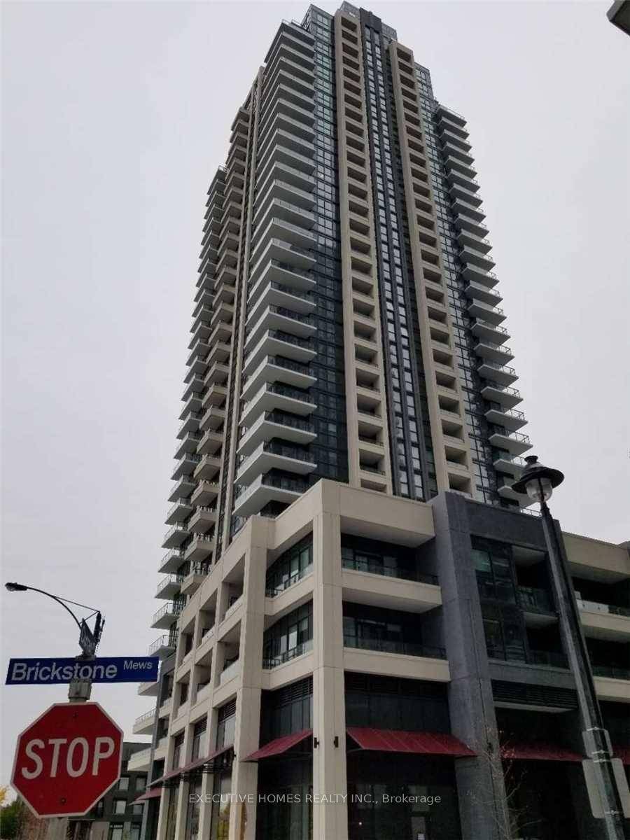 Beautiful 2 bedroom, 2 bath condo in the heart of Mississauga on a highly desired central street.