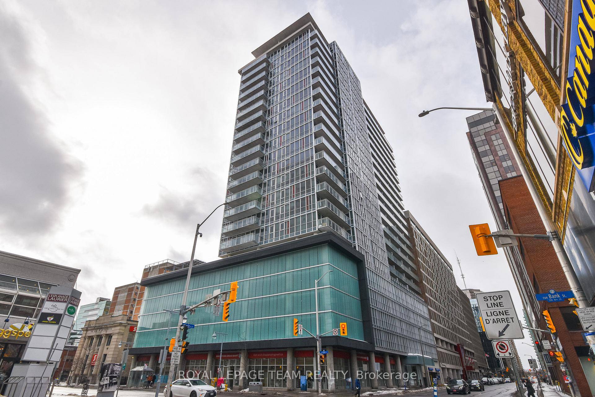 Welcome to your fully furnished one bedroom plus den condo in downtown Ottawa, steps away from Parliament Hill.