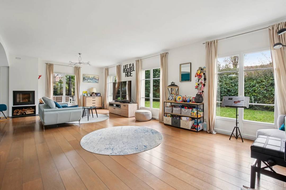 Quiet recent property - 5 bedrooms - No facing building - Chatou