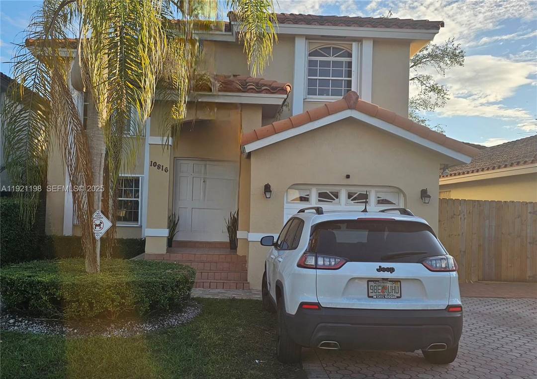BEAUTIFUL WELL MAINTAINED 2 STORIES SINGLE FAMILY HOME IN THE GATED COMMUNITY OF SUNSET PALMS, FEATURING 3 BEDROOMS, 2.