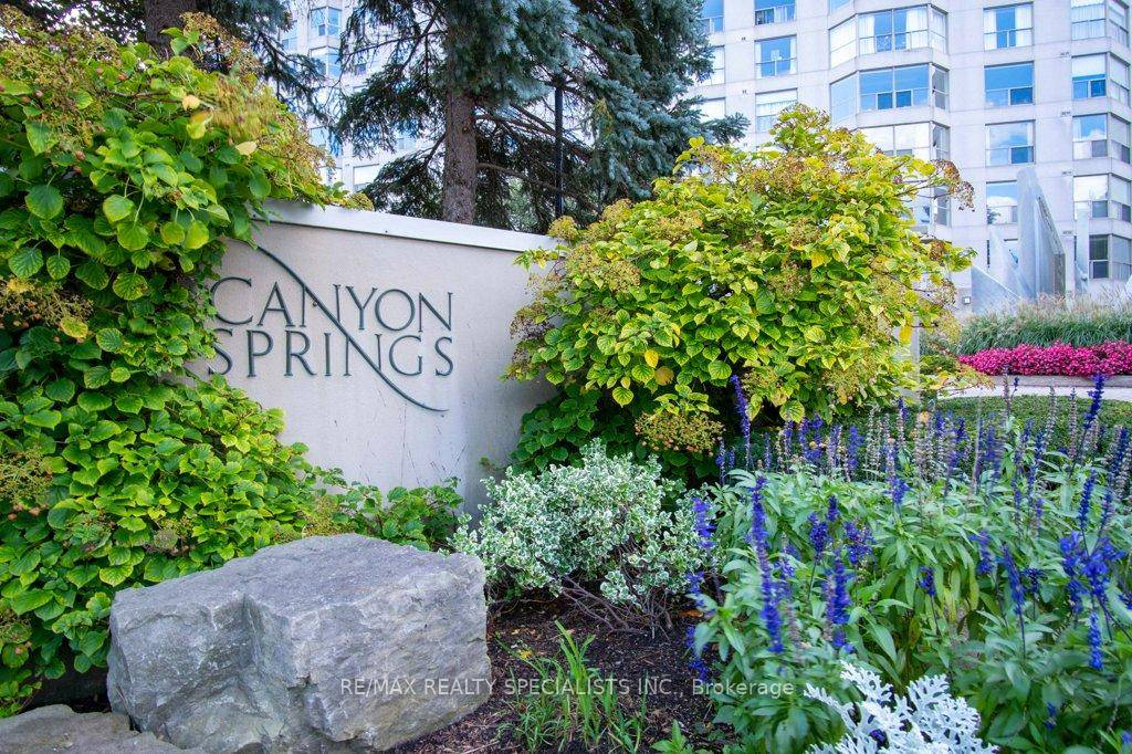 Fabulous updated unit at Canyon Springs !