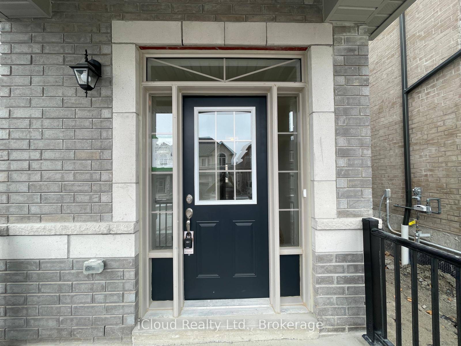 This breathtaking, recently accessible semi detached residence, now available for lease for the initial time, displays a modern open plan layout on the primary level, inclusive of handy laundry amenities ...