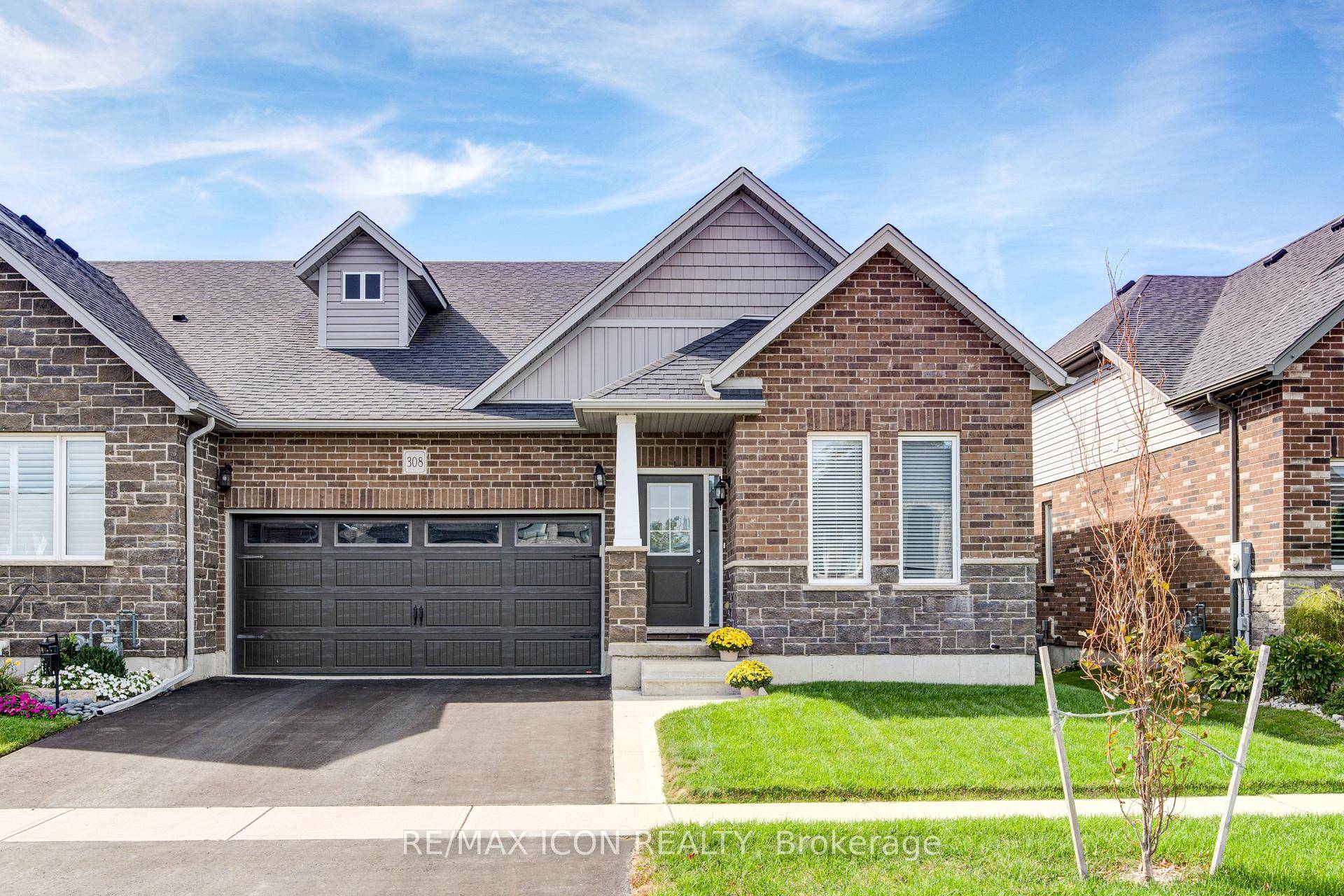 FABULOUS END UNIT BUNGALOW STYLE TOWNHOUSE with a FULL WALk OUT BASEMENT, BACKING ONTO GREEN SPACE AND GOLF COURSE IN THE SALLY CREEK ADULT ACTIVE LIFESTYLE COMMUNITY where you will ...