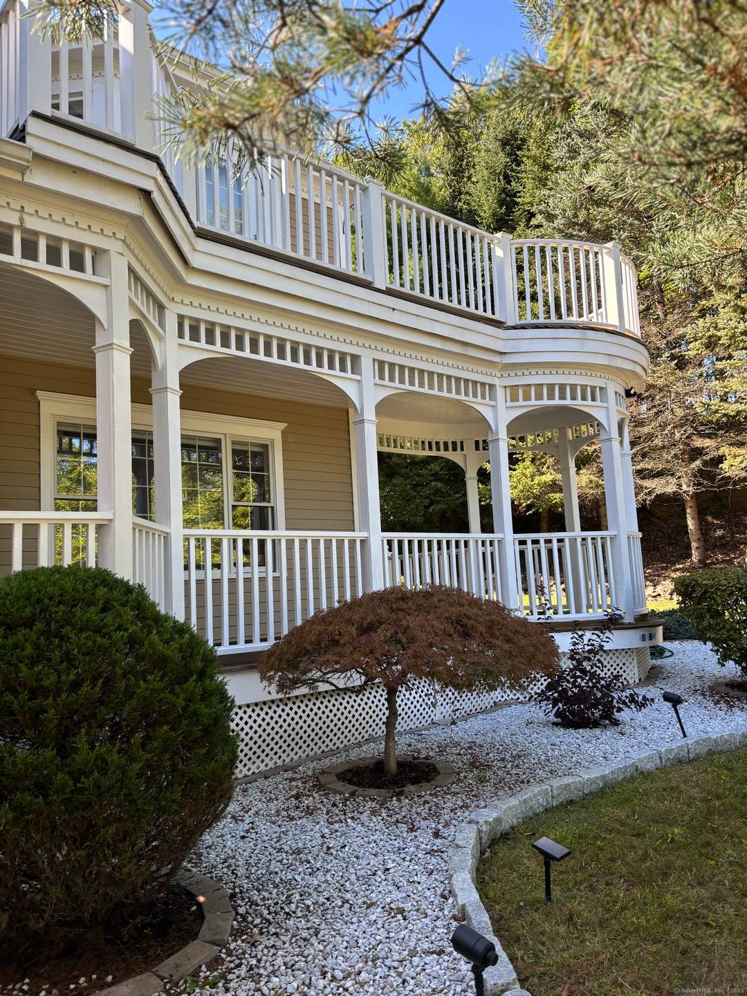 Welcome to this Bunker Hill Estate with all the bells and whistles.