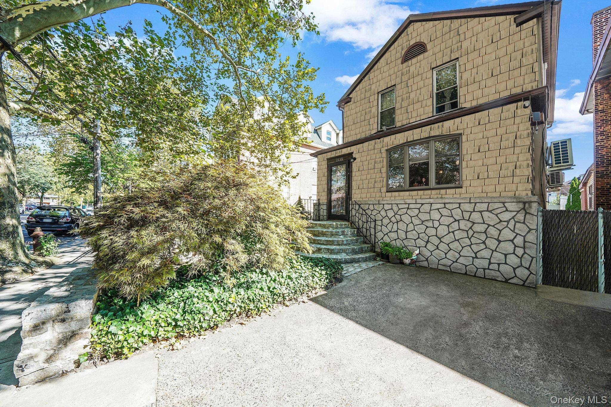 Welcome to this beautifully maintained 3 bedroom, 2 bath duplex located in one of the Bronx s most desirable neighborhoods !
