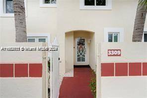 Welcome to this stunning townhome nestled in a serene location with captivating Waterview.