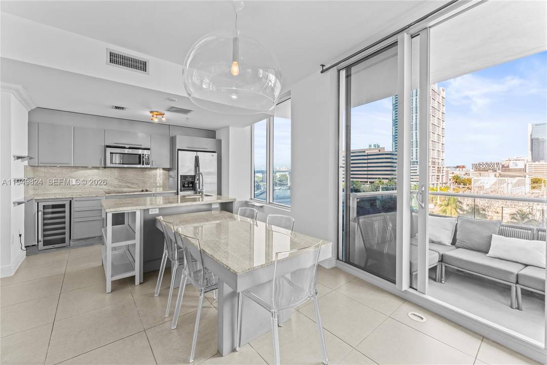 SPACIOUS 2 bed 2. 5 bath waterfront apartment Largest floorplan in the building at 1, 540 sqft plus 2 large balconies.