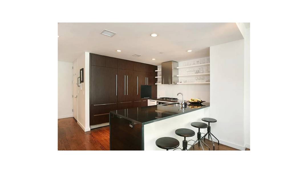 This expansive 1, 486 sq ft Chelsea residence offers a rare combination of generous scale, flexible layout, and modern conveniences.