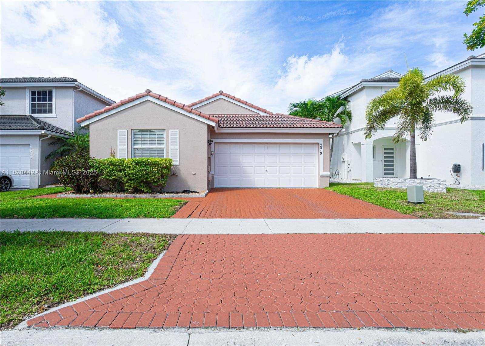 Welcome to Your New Home in Huntington's Gardens !