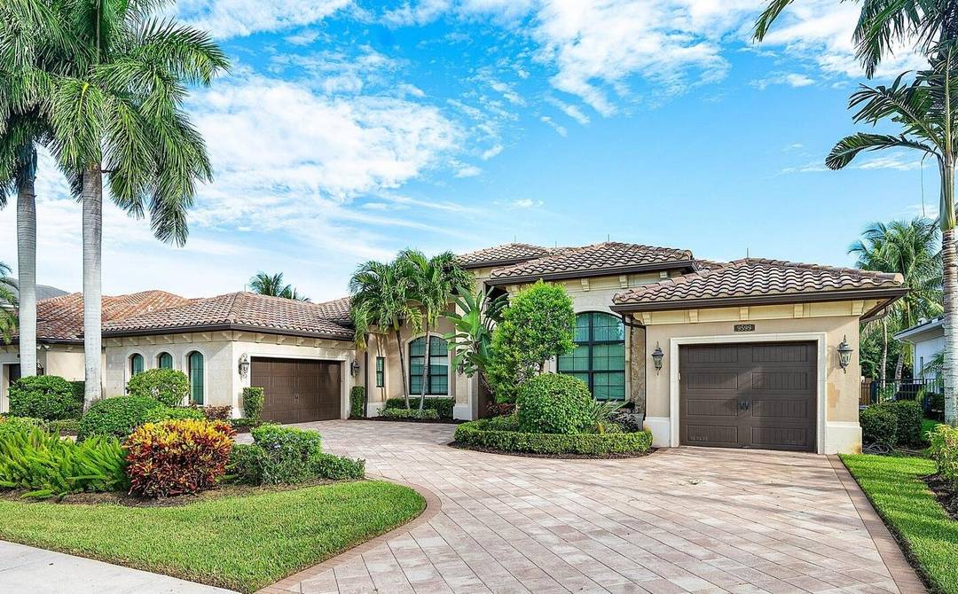 This beautifully renovated Belvedere model located in the sought after Seven Bridges community.