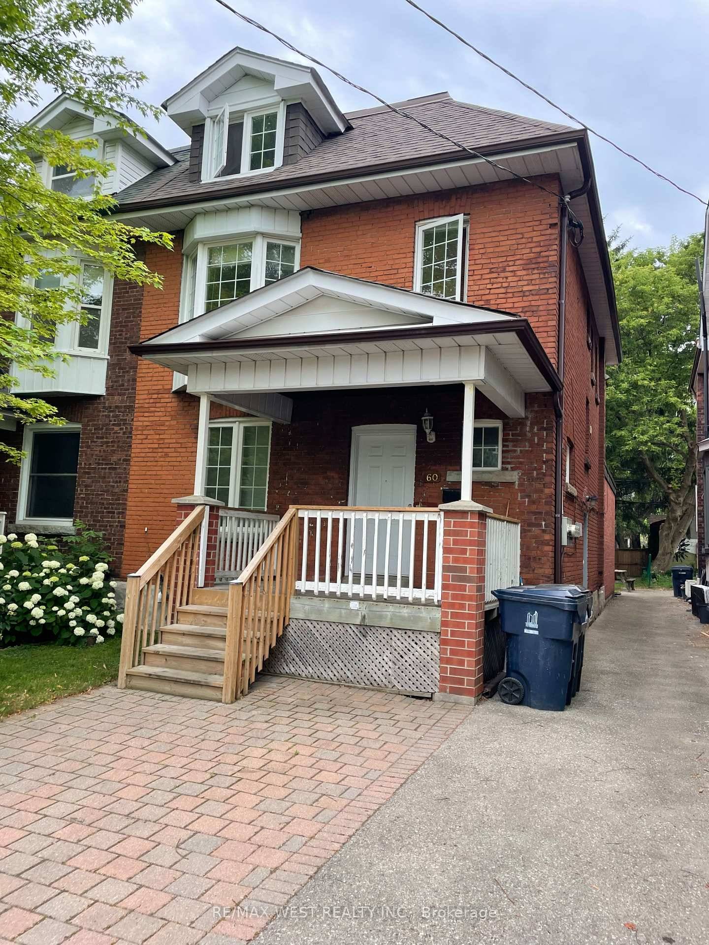 Large Three Bedroom Apartment Located In Prime Area, Loads Of Light, Large Principle Rooms, Features Large Eat In Kitchen With Walk Out To Large 13' X 16.