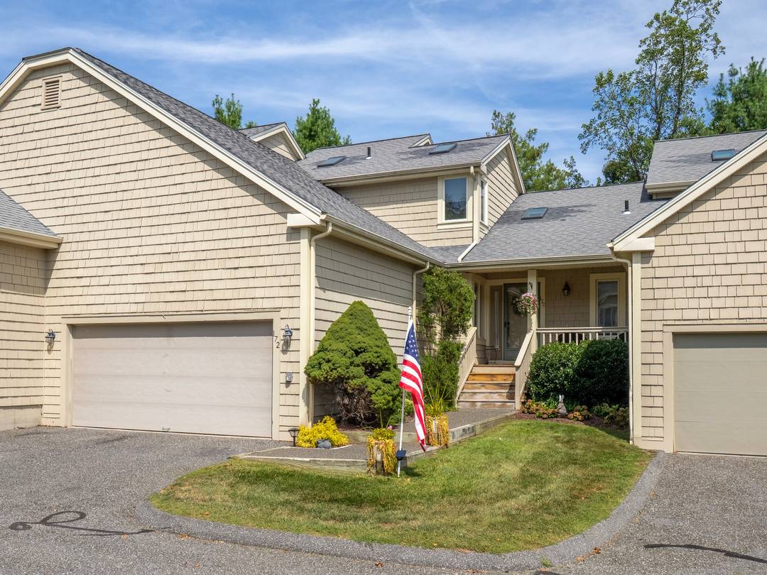 This welcoming three bedroom Lake Place condo immersed in bright light with vaulted ceilings and open floor plan is not to be missed.