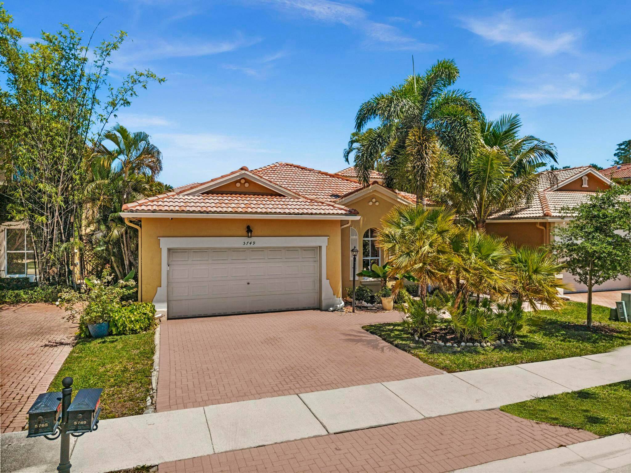 Absolutely gorgeous 3 2 in desirable Villa Sorrento in Heron Bay.