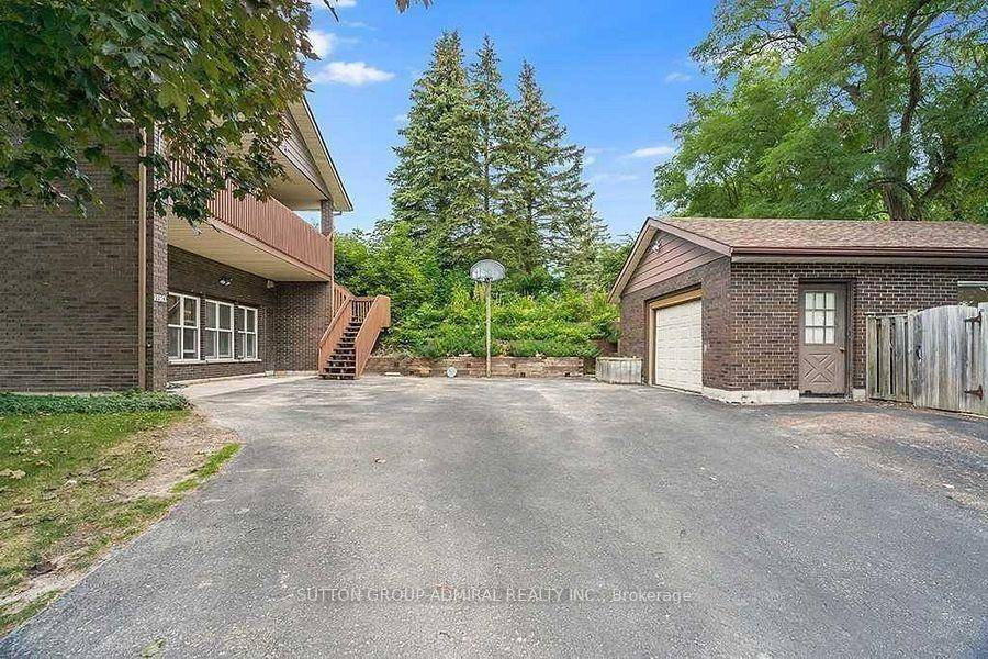 Welcome To One Of The Largest Homes In A Prime Location Of South Innisfil amp ; Just In Minutes To Lake Simcoe !