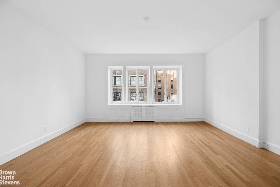 Embrace the quintessential Manhattan lifestyle in this inviting one bedroom residence, tucked inside a storied landmark mansion just blocks from Central Park and the Metropolitan Museum of Art.