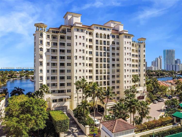 PORTO VITA LUXURY CONDOMINIUM at Aventura, one of the great destination of South Florida Distinguished water view unit, 3Beds, 4Baths, 2, 950 SF, amazing views to intercostal, large balcony, private ...