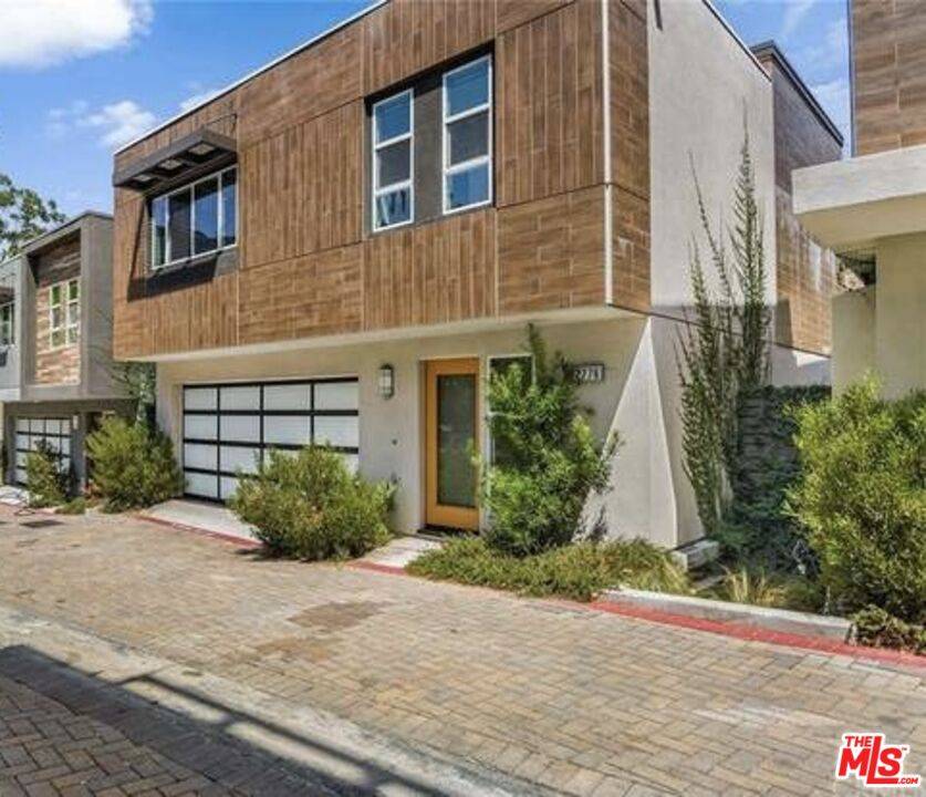 2776   WRIGHT LN 3.0 Hollywood Hills East LA