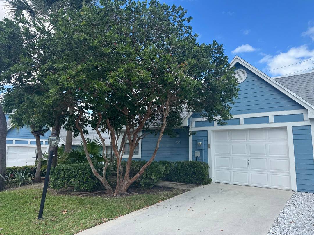 Come and enjoy the 2026 Season in this beautiful 3 Bedroom, 2 Bath, single story end unit Villa with a 1 Car Garage.