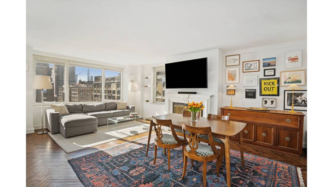 Bright Corner 2BR 2. 5BA with 4 Exposures Just Off Madison amp ; Central Park Move right into this exceptionally bright 2 bedroom, 2.