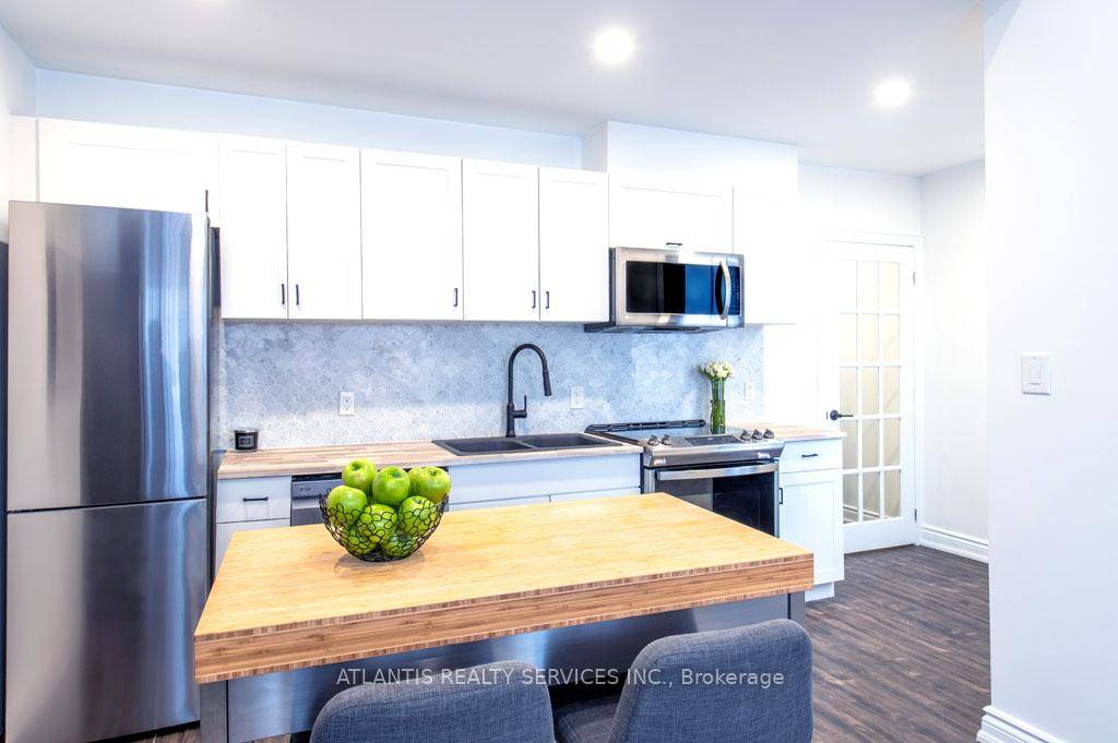 Bright amp ; Modern Newly Renovated 3 Bedroom 3 Full Bathroom Apartment.