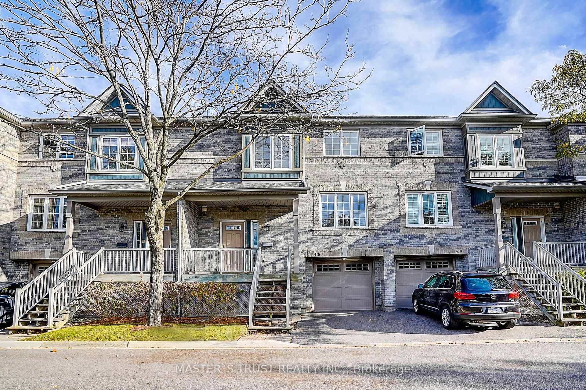Stunning 3 1 Bedrooms Updated Townhome in Desirable Sought After Central Erin Mills Neighbourhood !