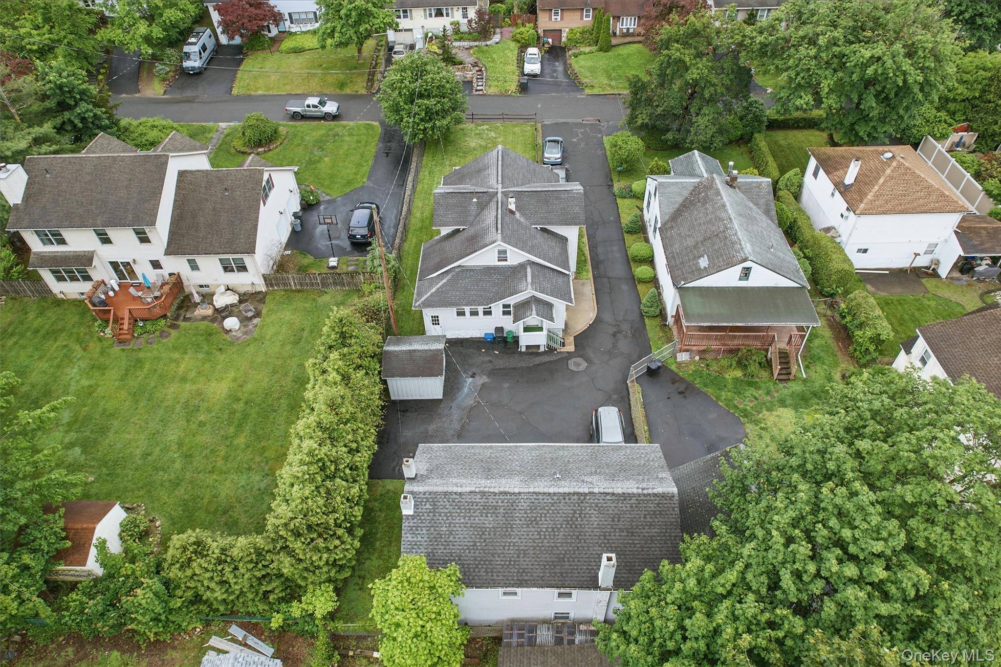 Two houses, three units for the price of one !