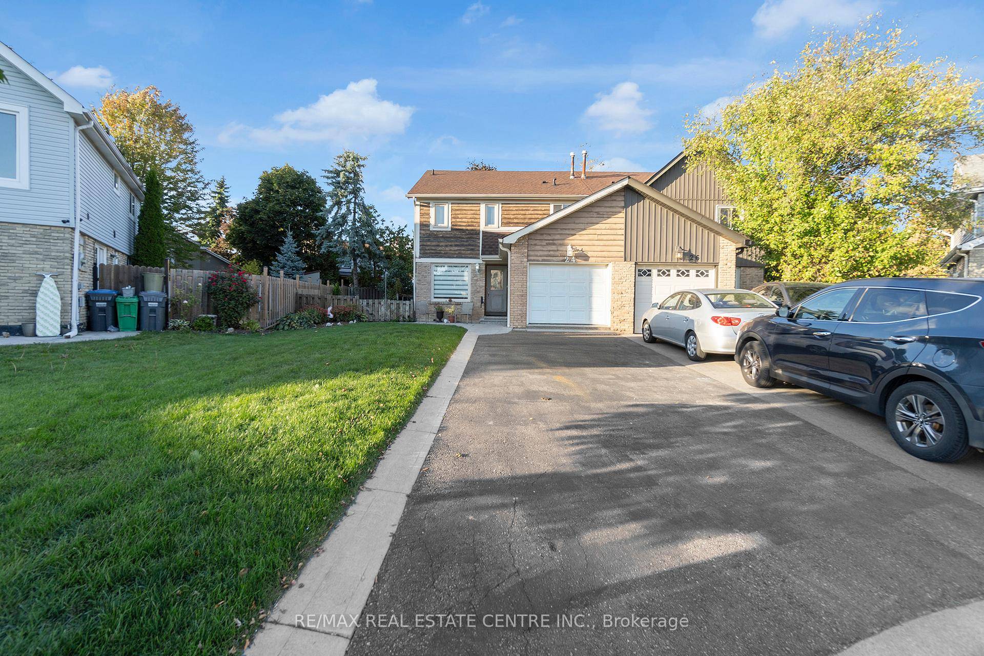 Welcome to this semi detached home tucked away on a quiet cul de sac in Brampton's desirable Heartlake community !
