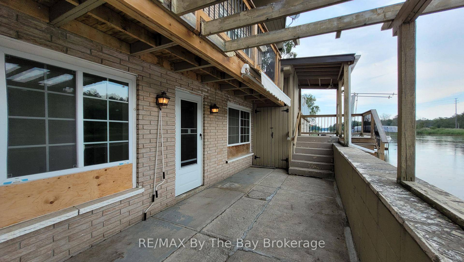Located on the Nottawasaga River, Unit 5 835 Mosley Street is a 2 bedroom lower level unit offering peaceful living in the heart of Wasaga Beach.