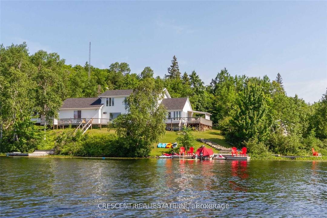 Enjoy This Incredible Private Getaway On A Quiet amp ; Clean Lake.