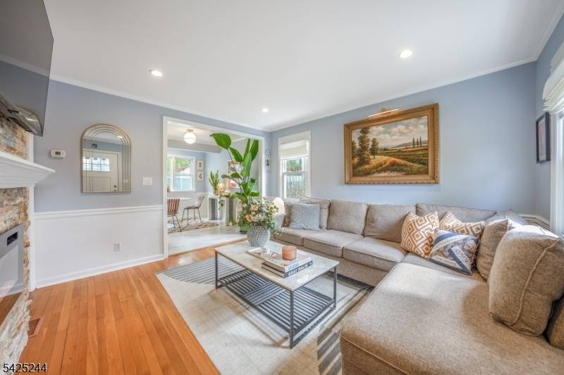 ONE FLOOR LIVING AT ITS BEST !