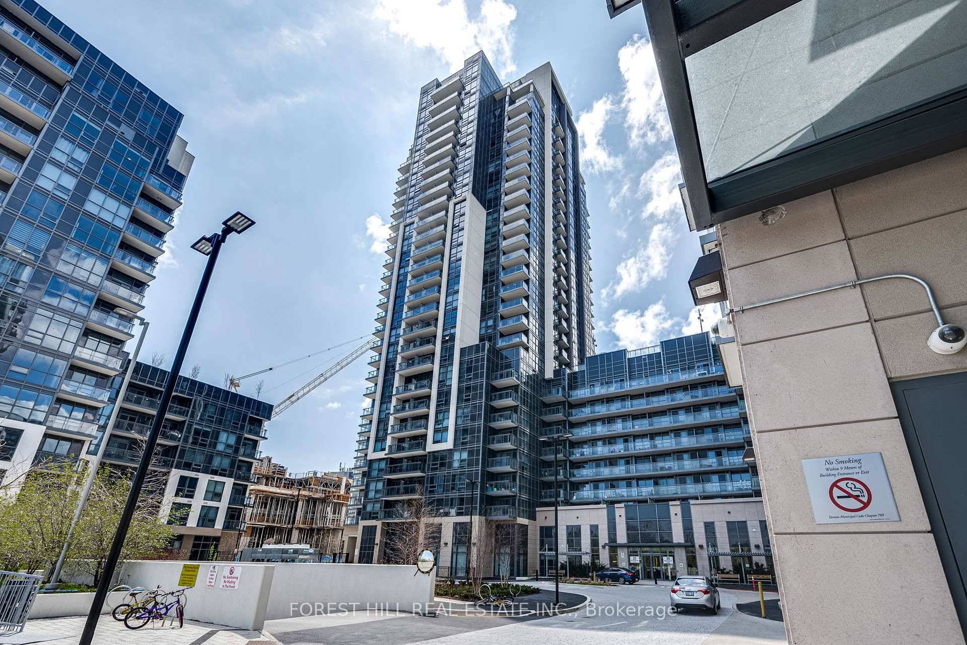 Well maintained 1 bedroom with a den, 2 bathroom.