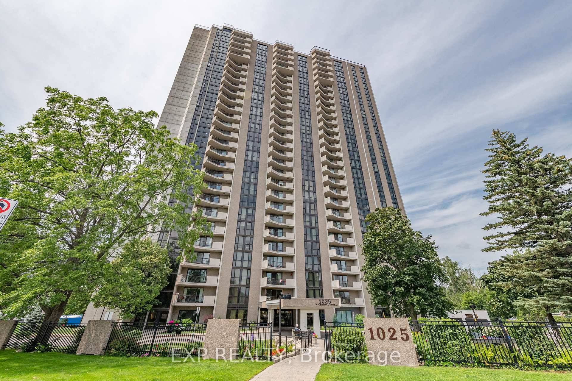 WELCOME TO THIS SPACIOUS 2 BED, 2 BATH, 1 PARKING amp ; ALL UTILITIES INCLUDED AT PARK PLACE TOWER IN CENTRAL OTTAWA !