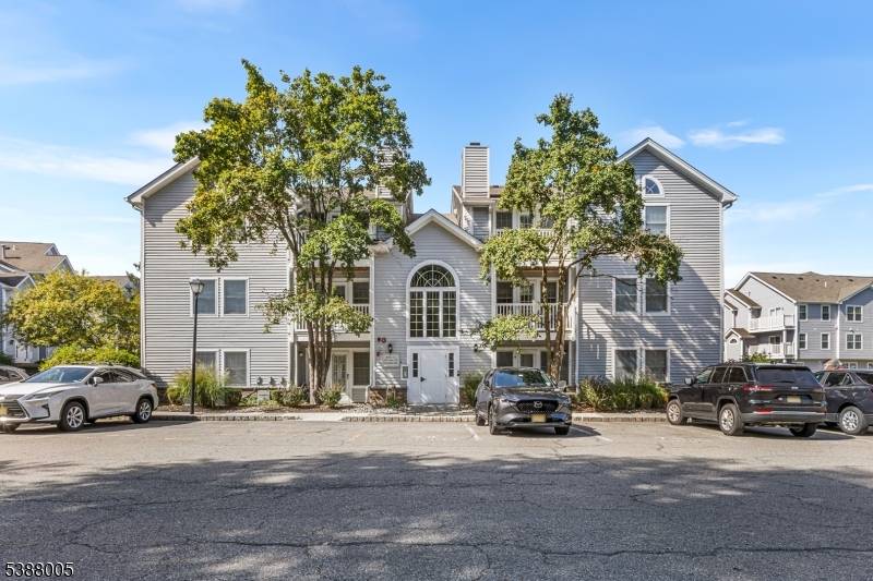 Discover easy living in this bright and spacious 2 bedroom, 2 full bath condo located in the sought after Montville Chase community.