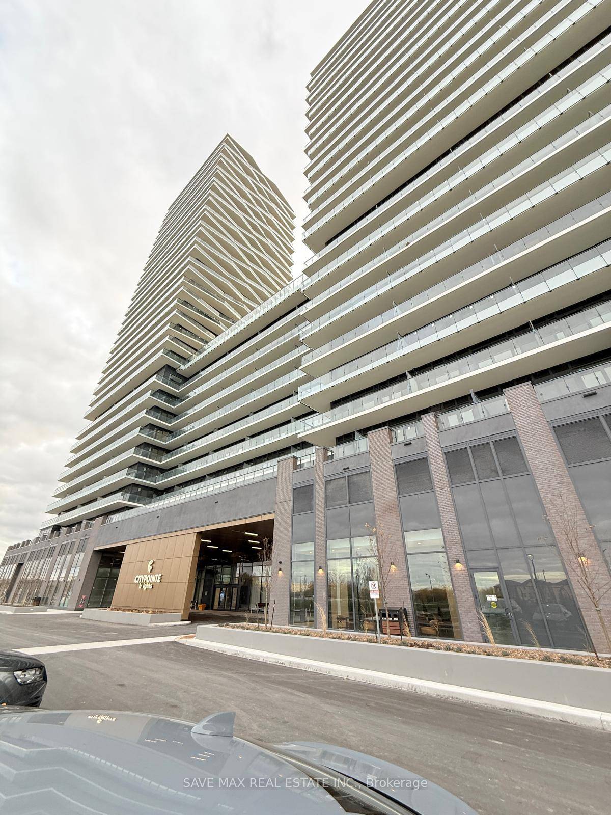 Stylish 1 Bed Den Condo in City Pointe Heights Step into this 562 sq.