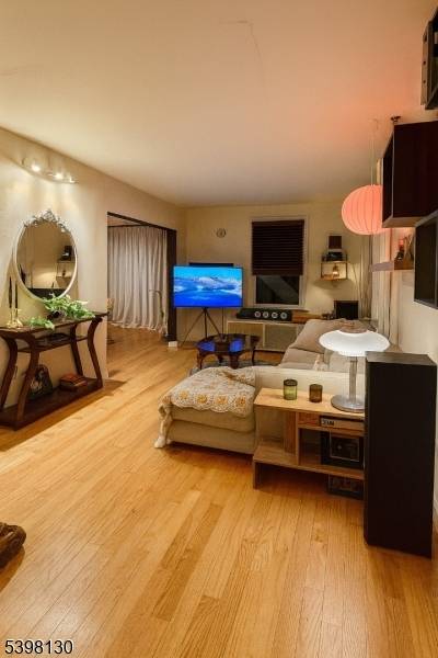 Fall in love with this charmingly updated 2 bedroom, 2 bath home in the sought after Albion neighborhood !