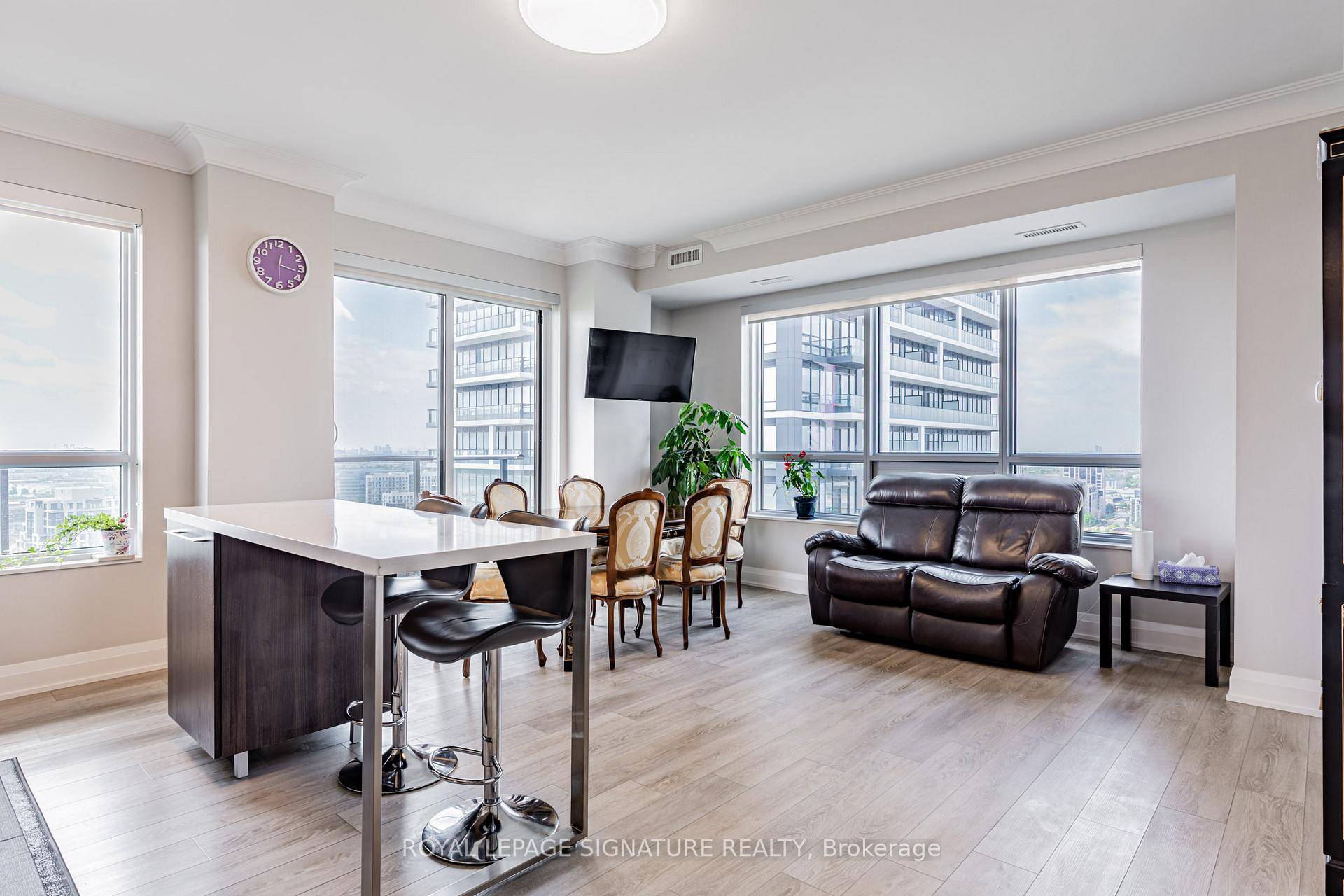 Stunning one year new 2 bedroom den, 2 parking suite in the heart of Unionville Downtown Markham.