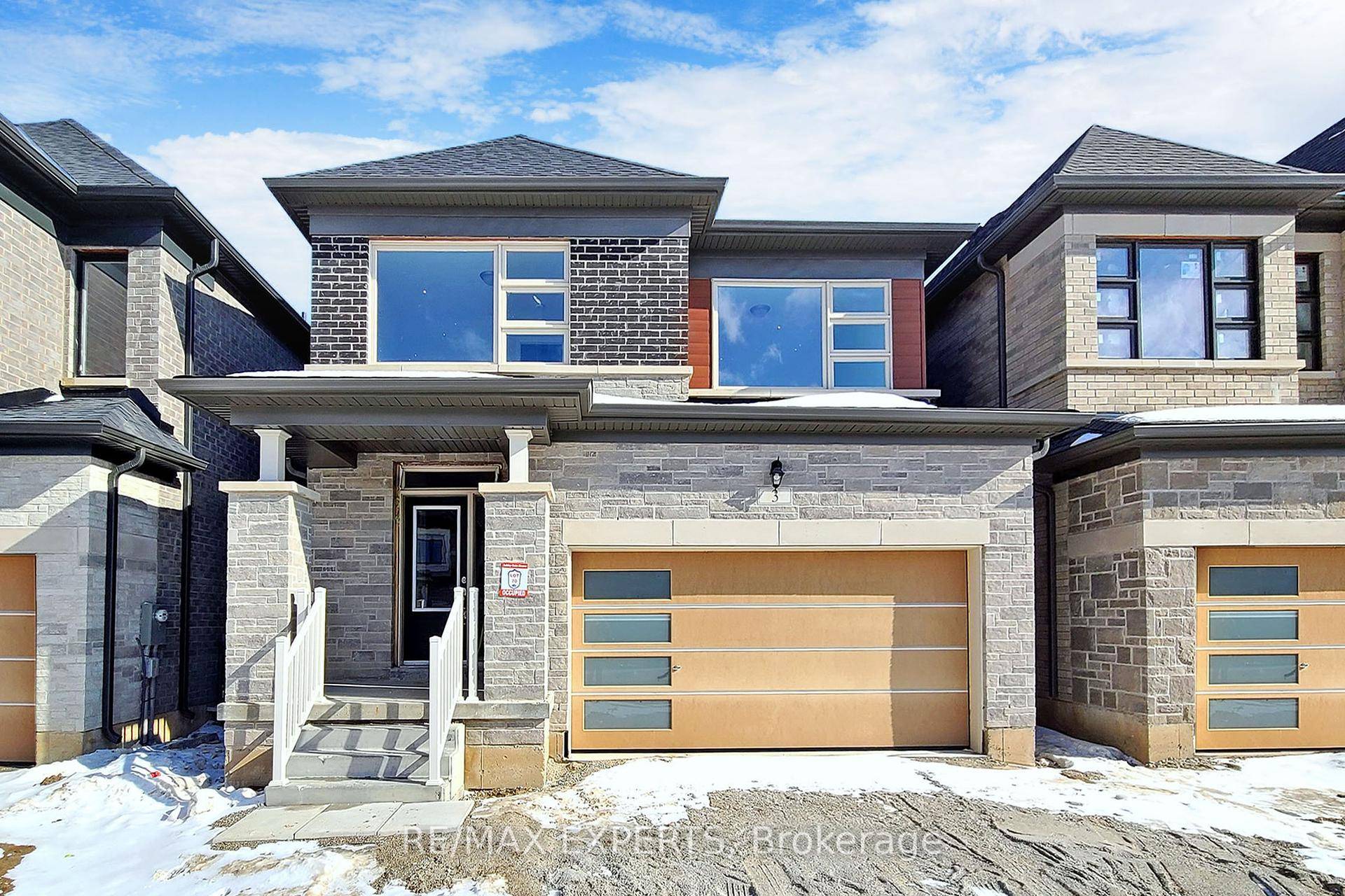 stunning 4 Bedroom Detached Home for Lease only 3 Years Old !