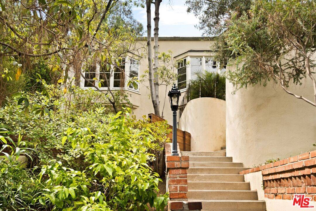 8569   Wonderland Ave 3BR Hollywood Hills East La