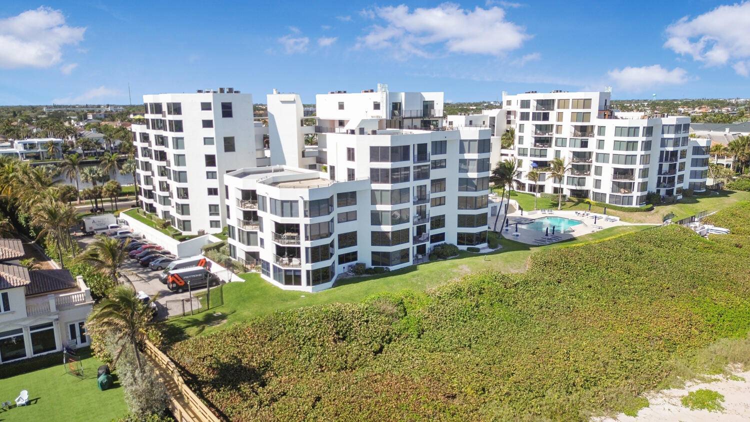 FULLY FUNDED RESERVES ! Your dream beach retreat awaits, and it's pet friendly !