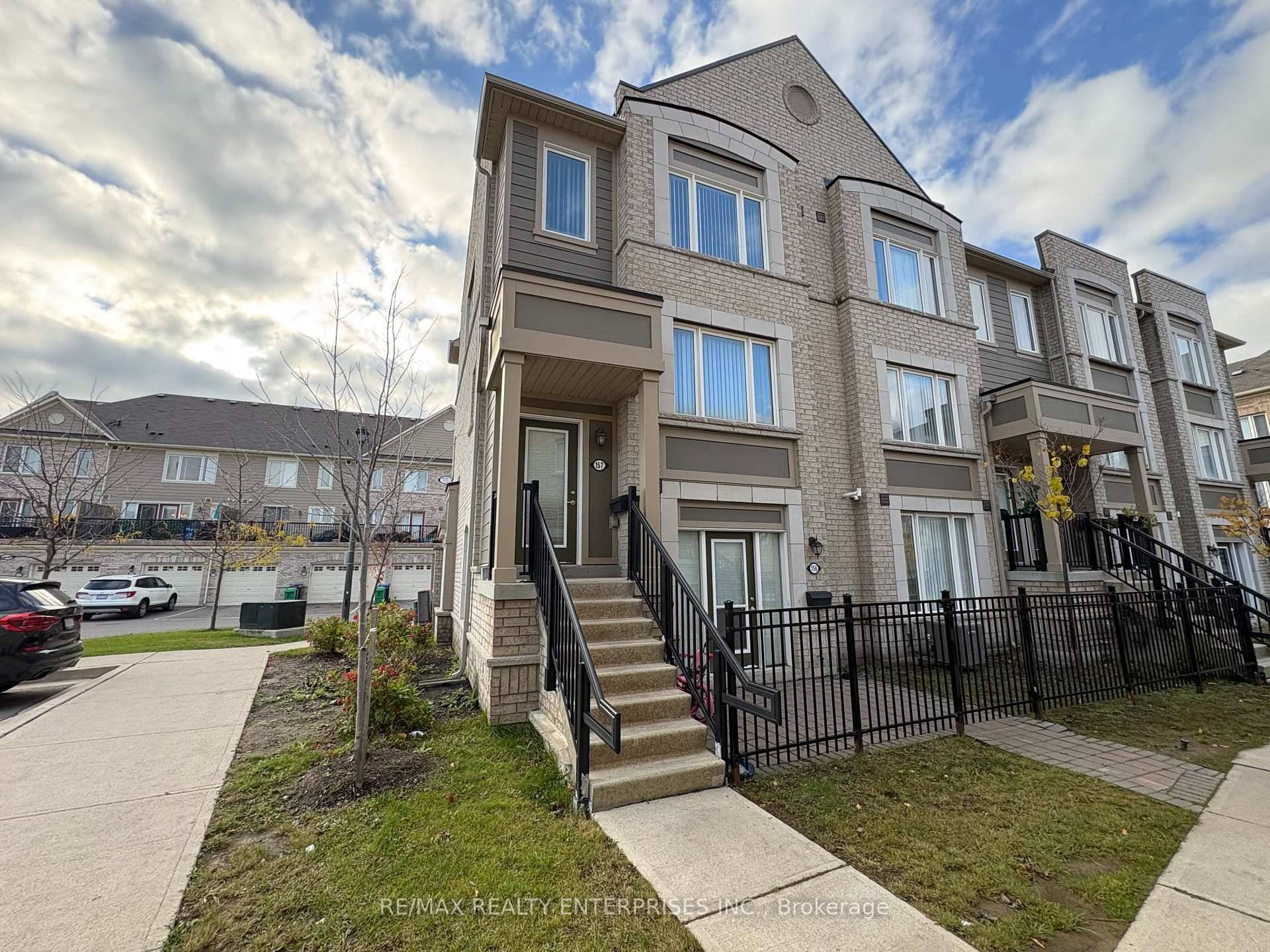Spacious 1, 348 sq ft townhome featuring 2 large bedrooms, each with its own 4 piece ensuite and generous walk in closet.