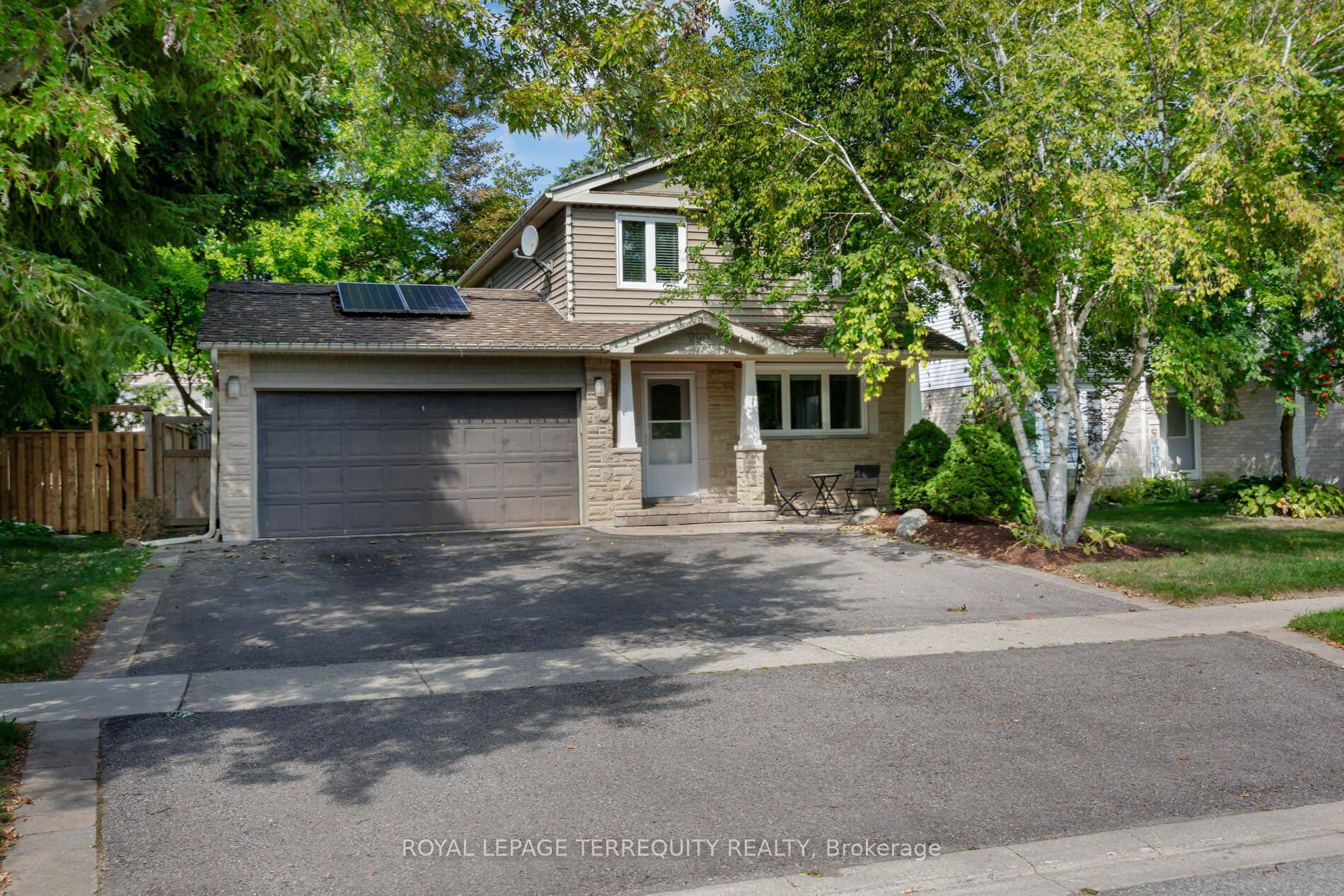 FULLY FURNISHED amp ; Beautifully Renovated 3 Bed, 3 Bath Home in Sought After Bristol London Neighbourhood.