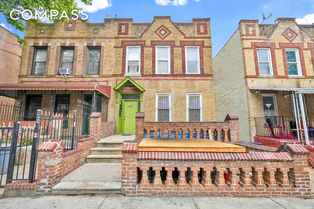 Welcome to 587 Osborn Street, located in the charming and burgeoning neighborhood of Brownsville, Brooklyn.
