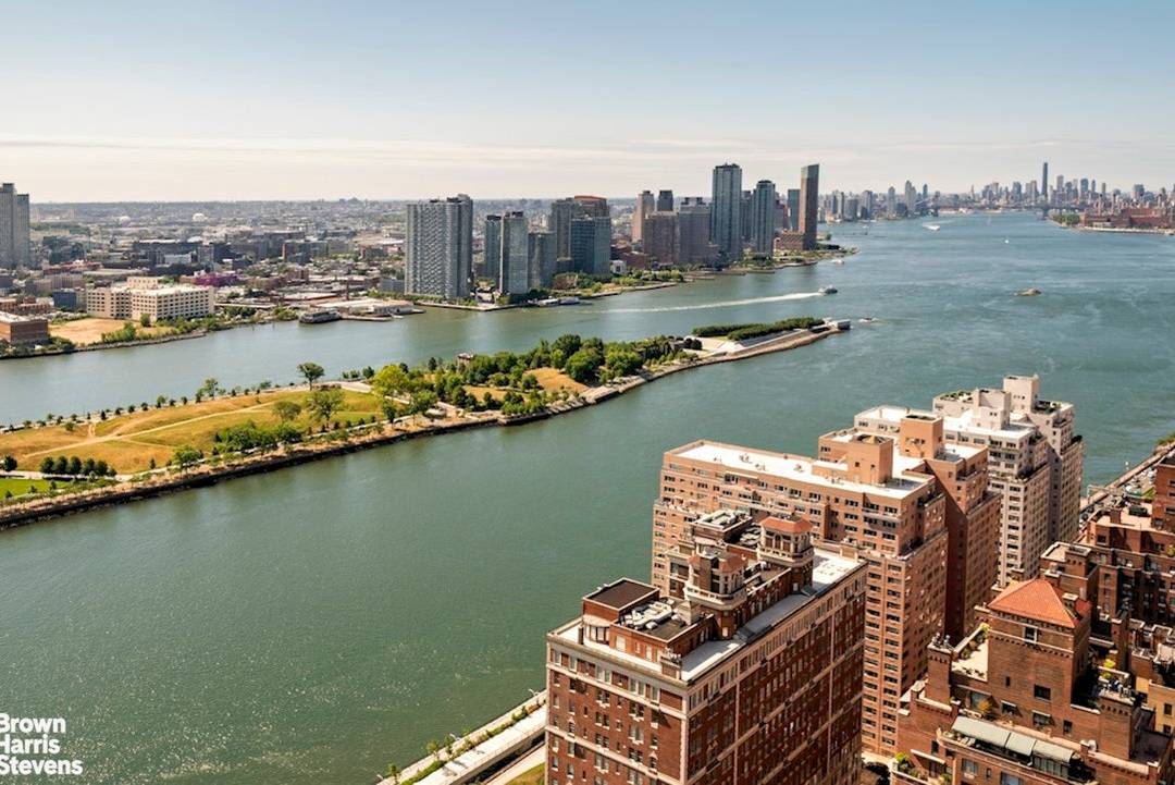 Spectacular views dominate every room of this spacious 42nd floor luxury home.