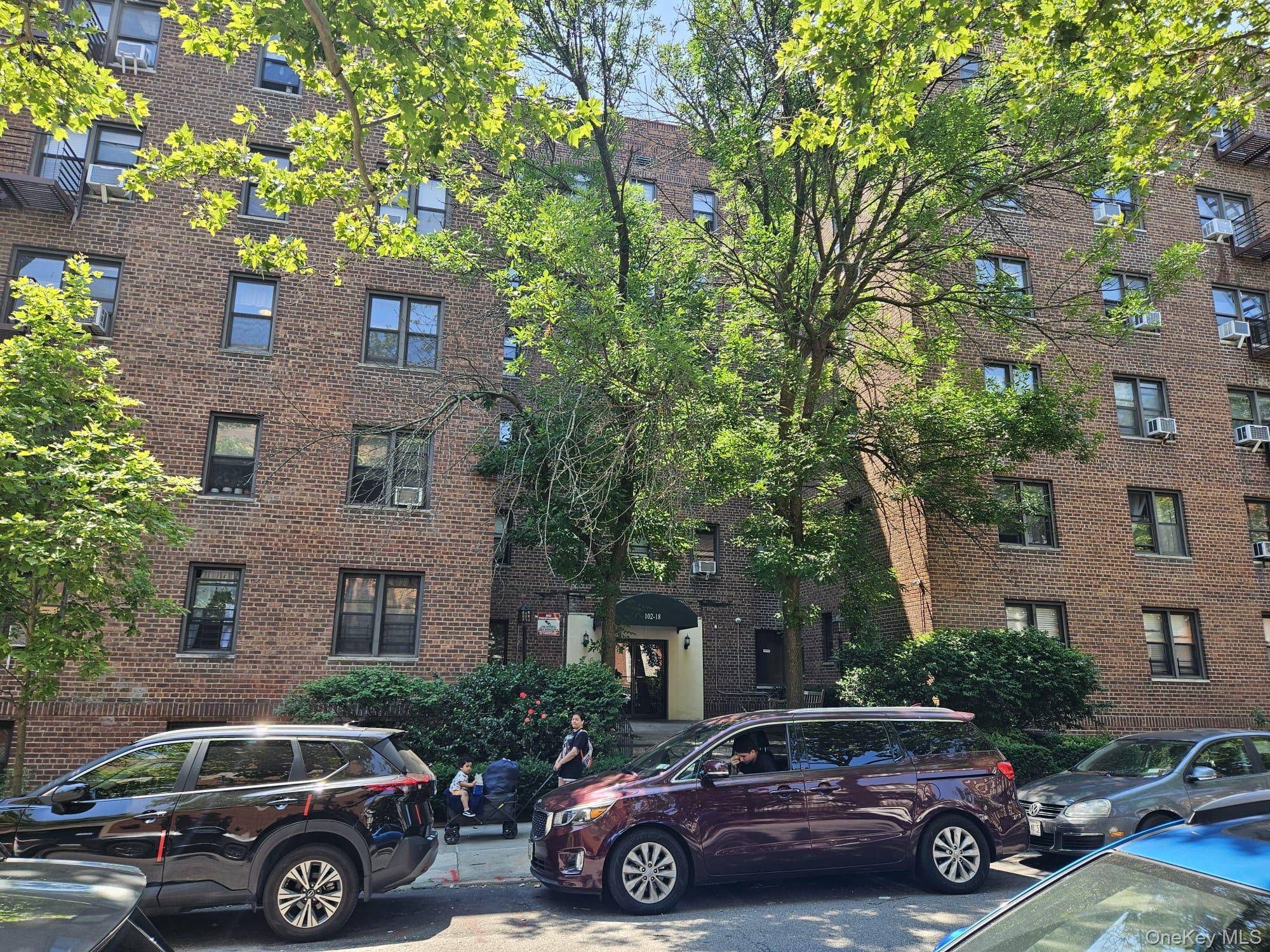 Move in conditions, Spacious JR4 2 Bedroom Coop apartment with huge living room, EiK, one Full bath.