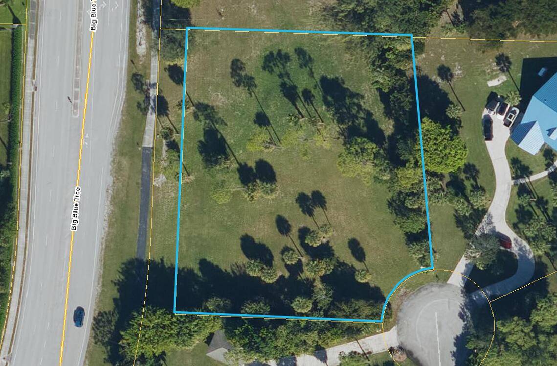 A highly sought after cul de sac lot in the prestigious Pinewood of Wellington community is now available !