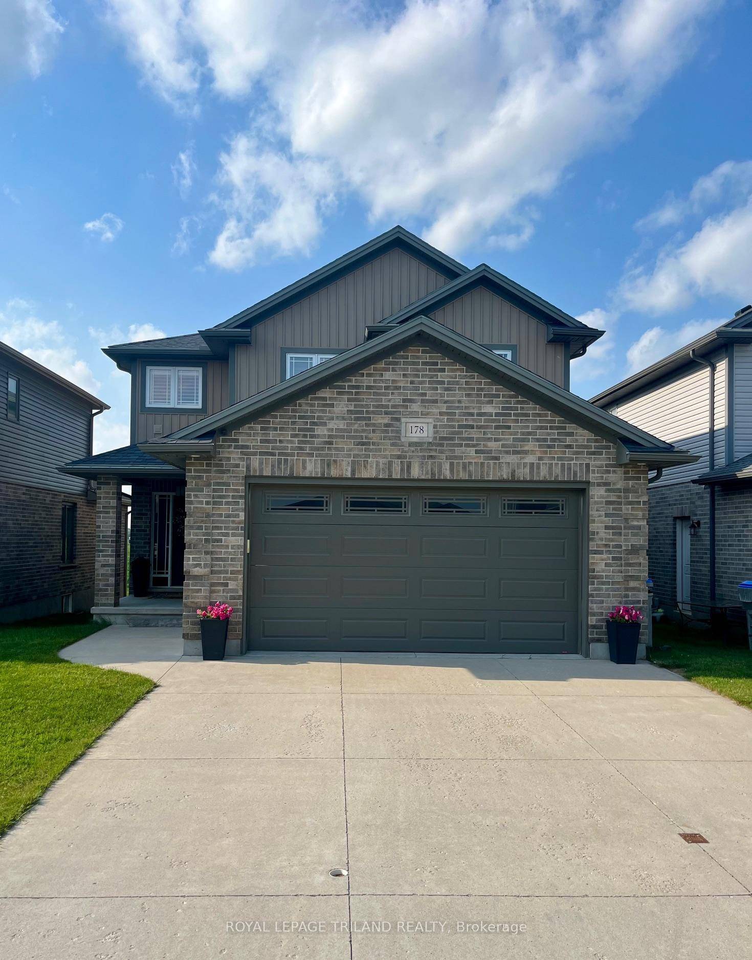Located in a family friendly neighbourhood in the town of Lucan, an easy commute to London, this 4 bedroom, 3.